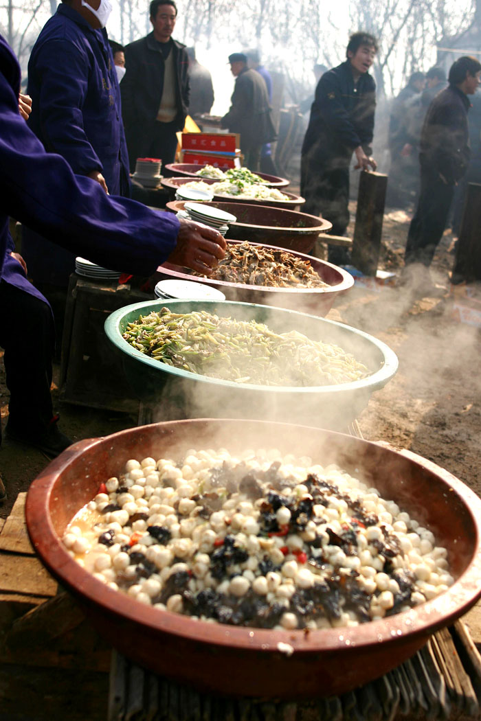 万人同吃一锅饭