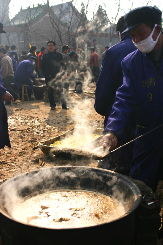 万人同吃一锅饭