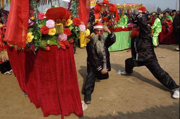 民间传统节目-----拉花车,划旱船.....