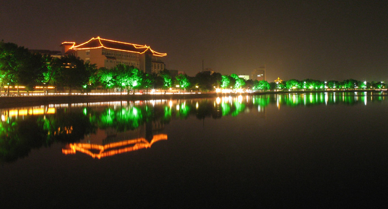 开封包俯坑夜景