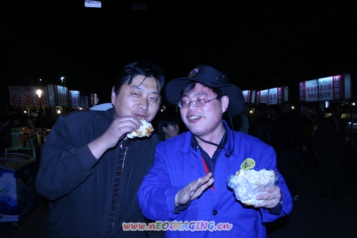 我们的摄友在夜市...