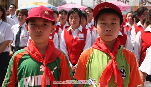 追逐梦想结对子,共享阳光手牵手