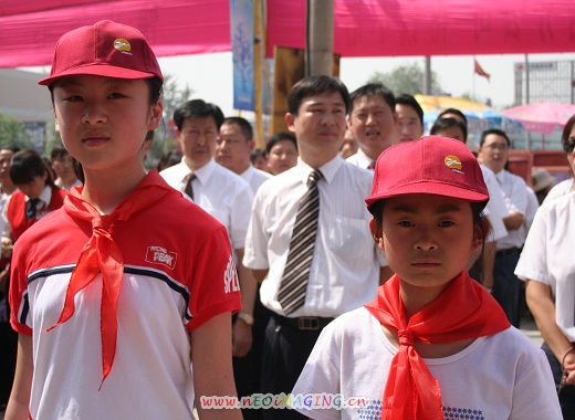 追逐梦想结对子,共享阳光手牵手