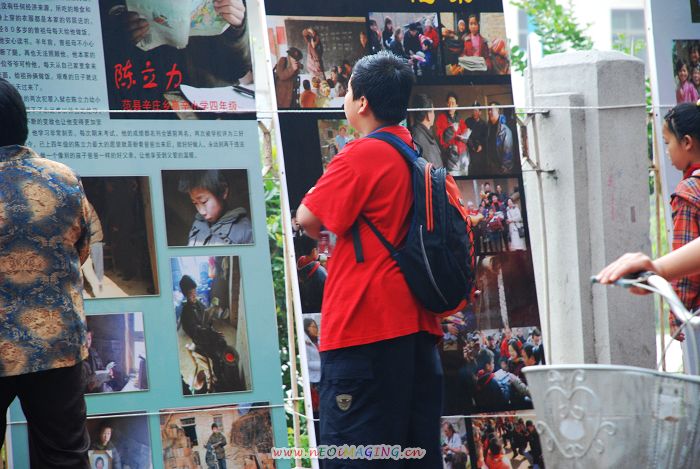 希望工程展板在中原油田机关一小等学校继续展出