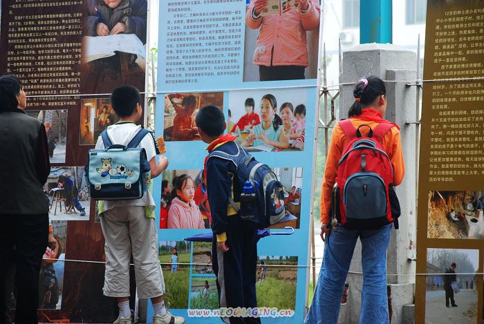 希望工程展板在中原油田机关一小等学校继续展出