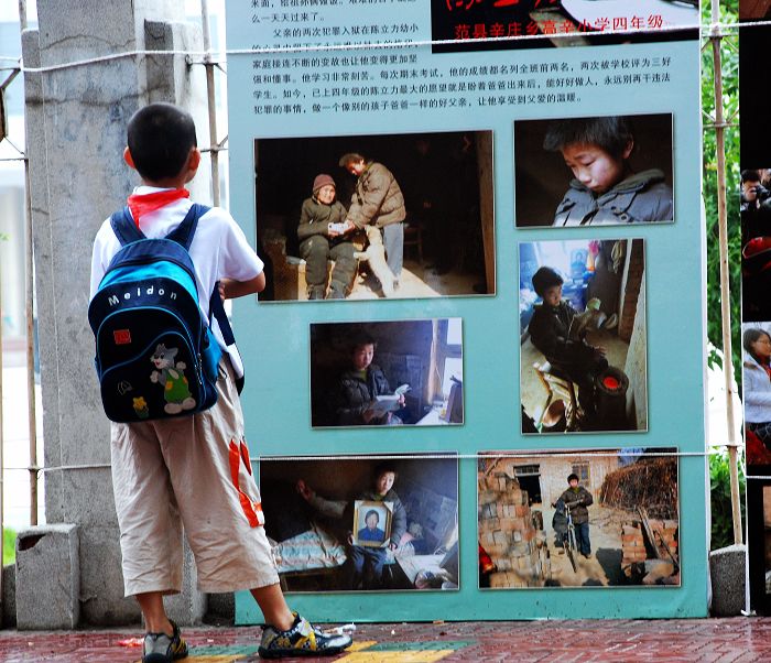 希望工程展板在中原油田机关一小等学校继续展出
