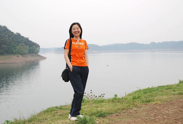 美女“欢乐”