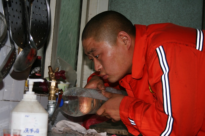 辛苦的天然气工人