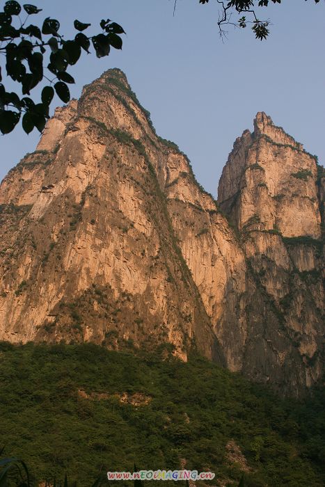 峡谷行