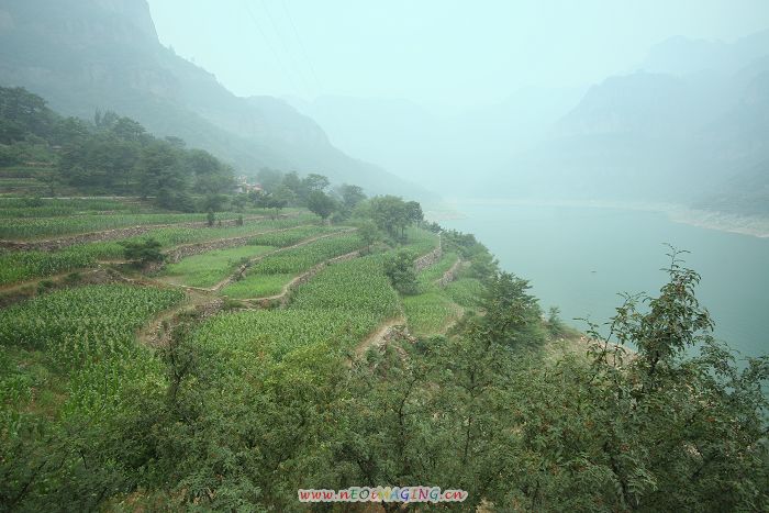 峡谷行