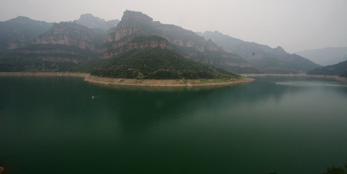 峡谷行