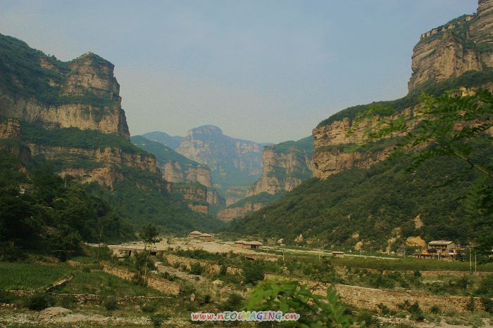 峡谷行