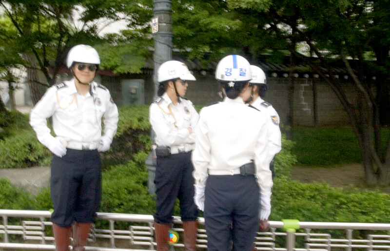 [原创]金刚台总统府前的女警