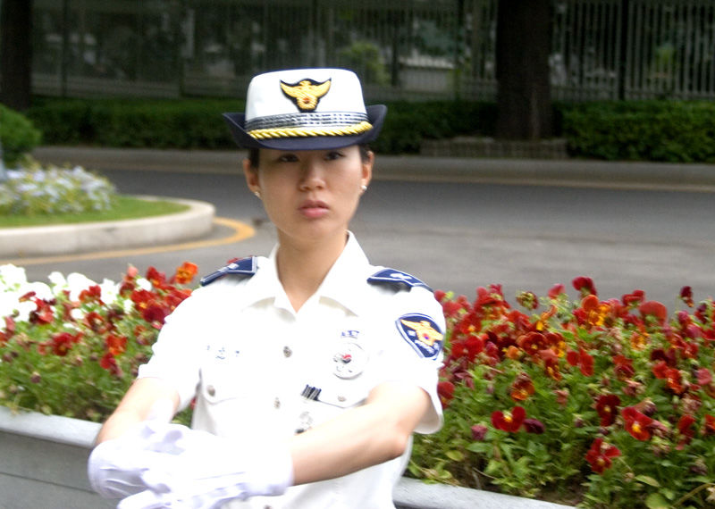 [原创]金刚台总统府前的女警