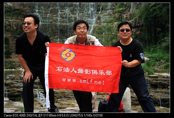 铿锵三人行走进大别山