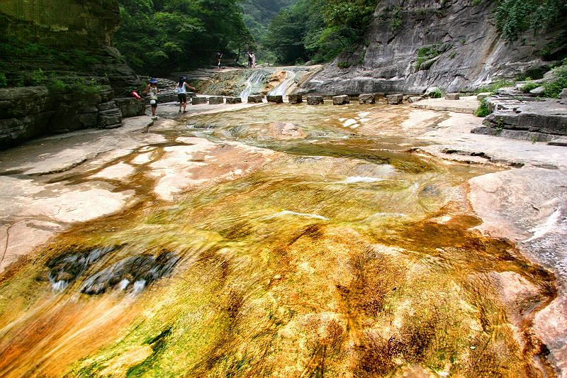 青龙峡组图之一——水