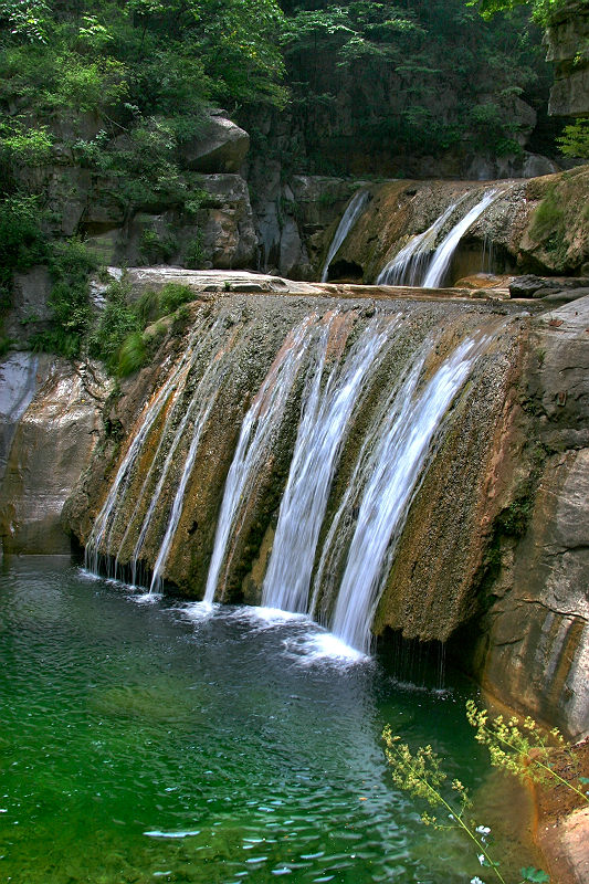 青龙峡组图之一——水