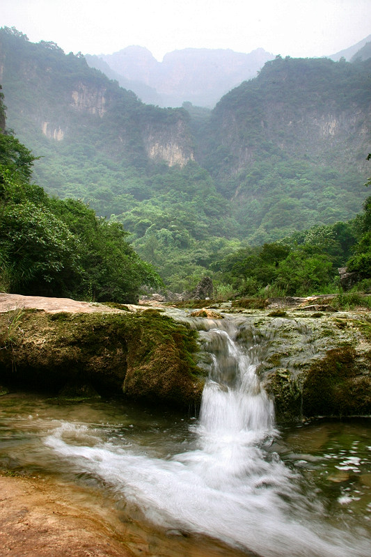 青龙峡组图之一——水