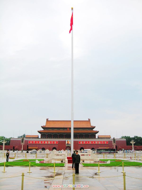 七一清晨的天安门广场