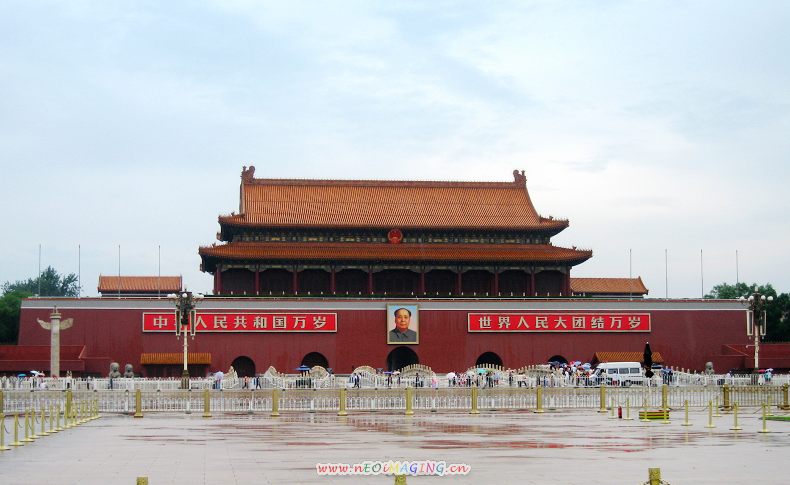 七一清晨的天安门广场
