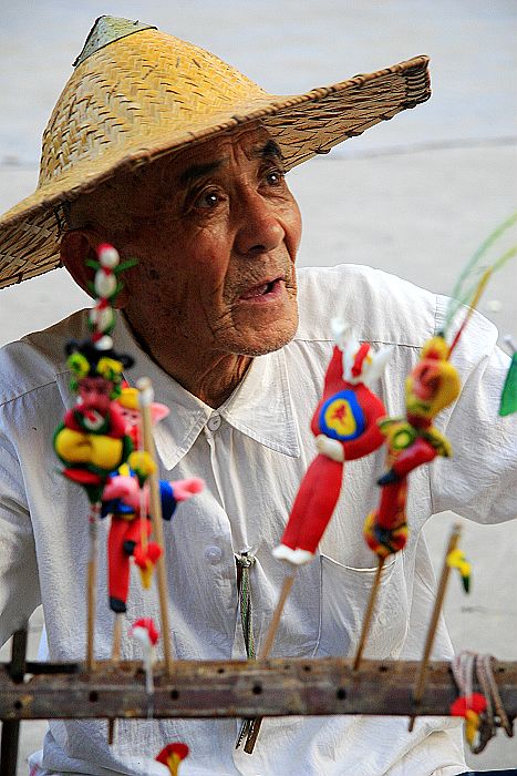 卖泥人的老人