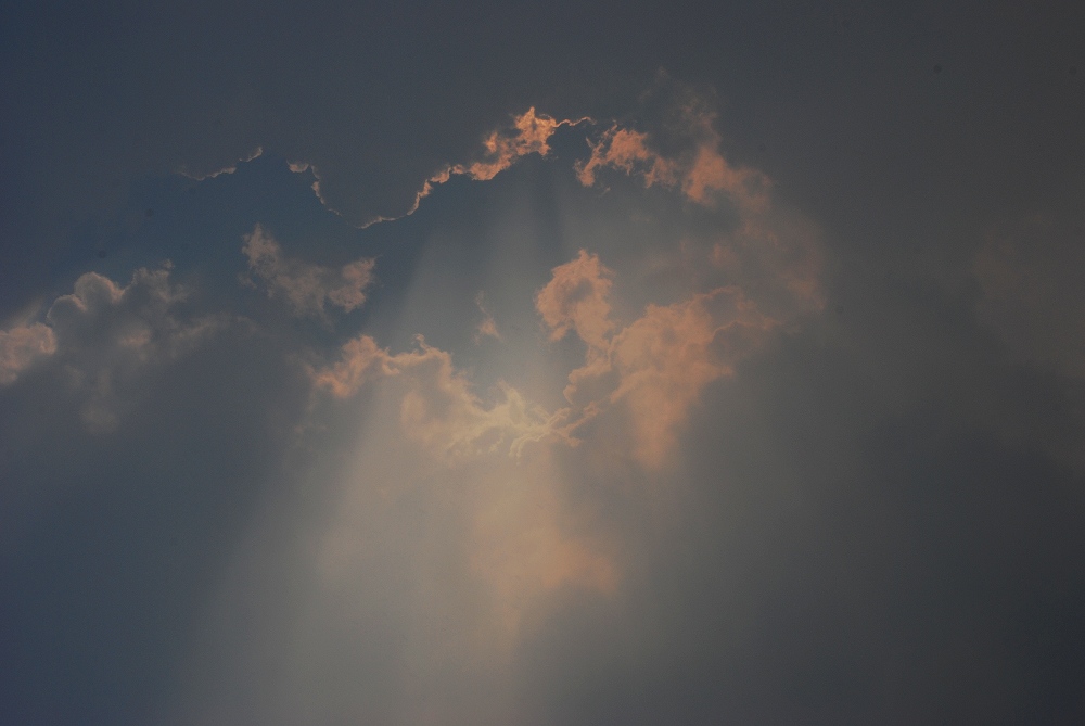 下雨时的天空