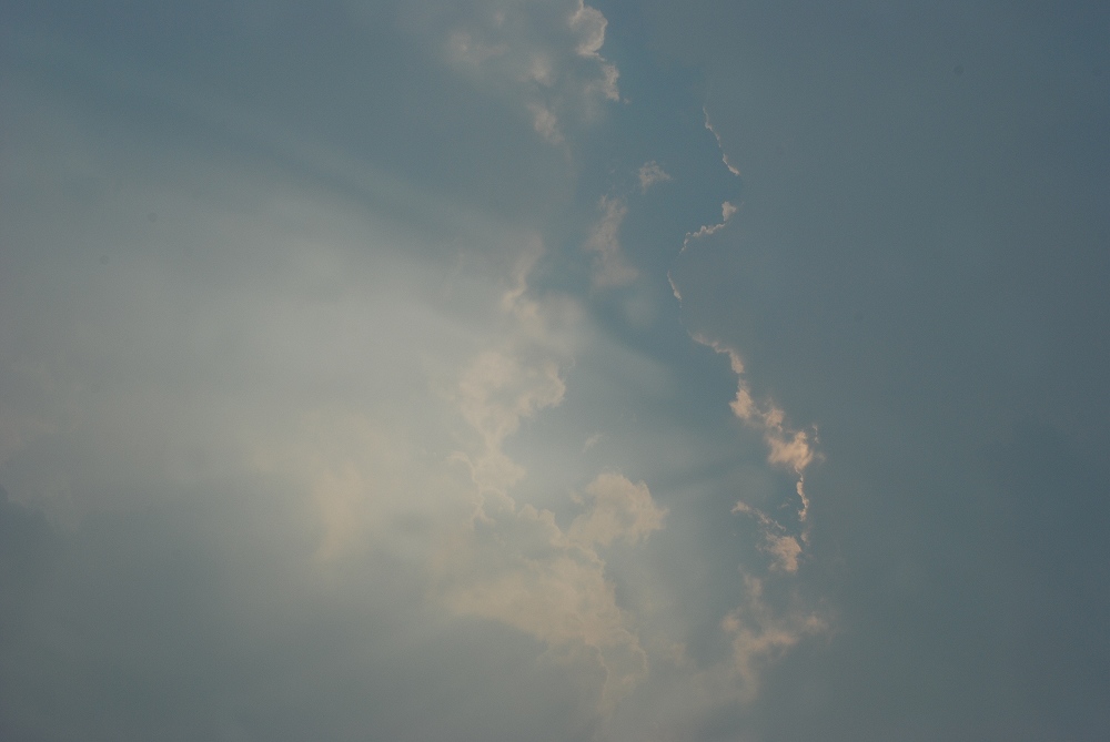 下雨时的天空