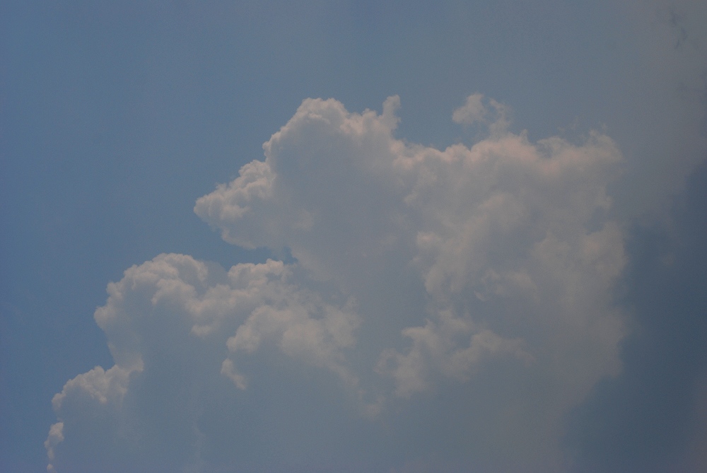 下雨时的天空
