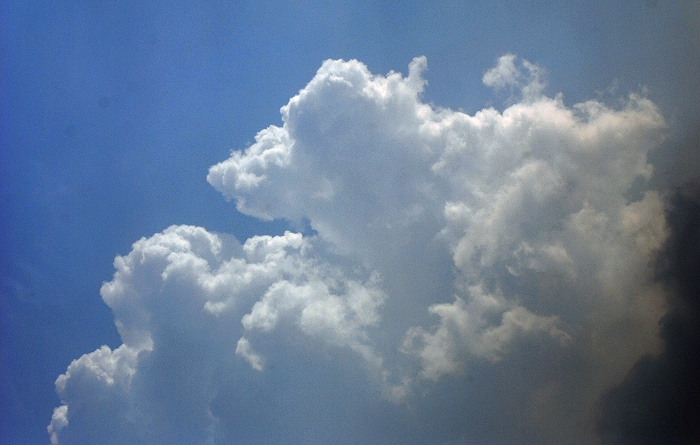 下雨时的天空