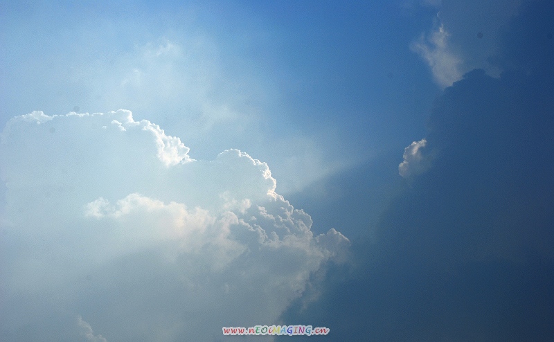 下雨时的天空