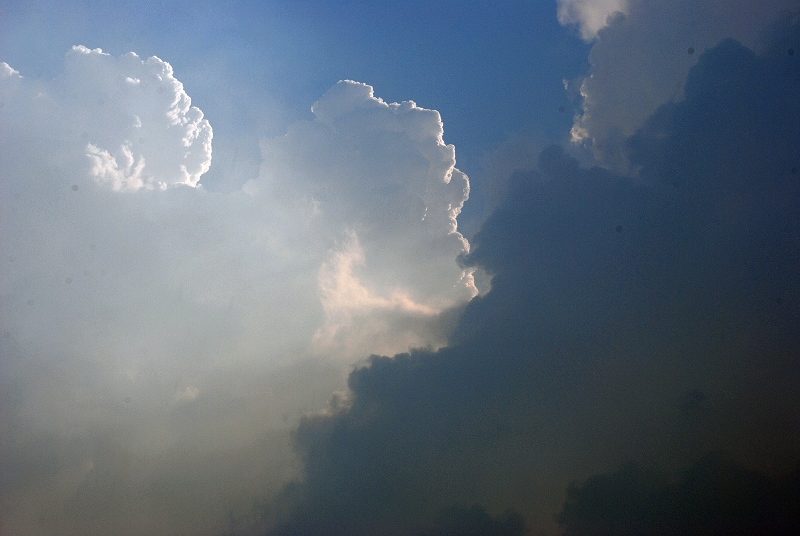 下雨时的天空