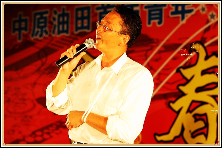 女儿气若兰  男儿沁衣衫