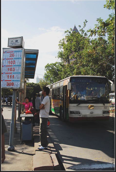 停在八楼的二路汽车