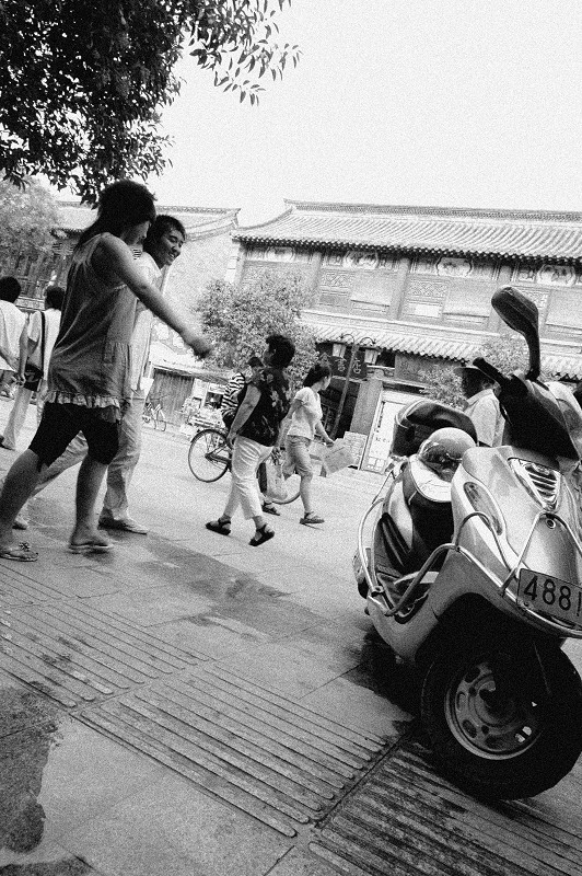 开封街头......