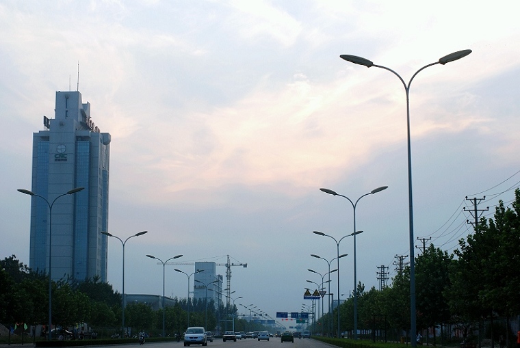 走在夕阳下