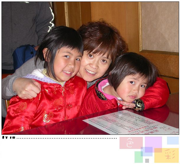 漂亮妈妈和她的漂亮宝贝
