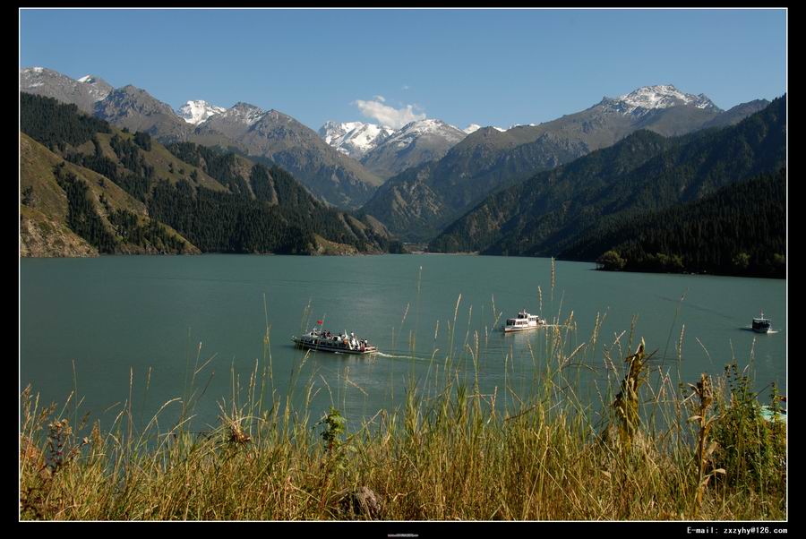 新疆天山天池的青山秀水