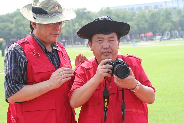 关于订购、发放摄影背心的通知