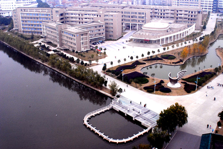 大学城掠影
