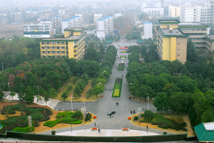 大学城掠影