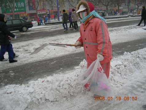 雪中的垃圾
