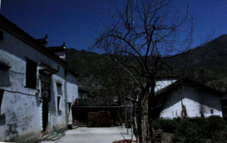 月光下的小山村