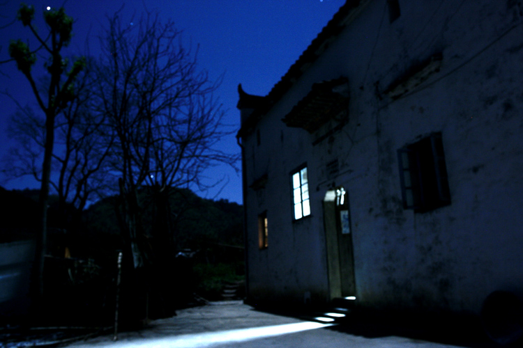 月光下的小山村