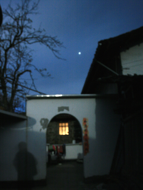月光下的小山村