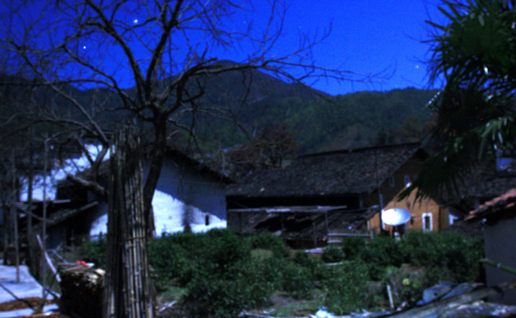 月光下的小山村