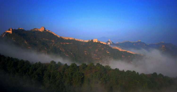 雾锁金山岭