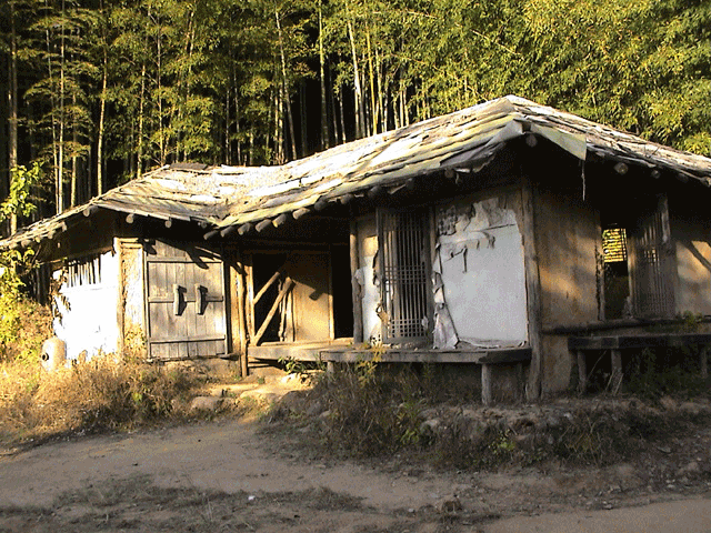 在屋子前有一双橡胶鞋，1分钟之内，你能找出来么?