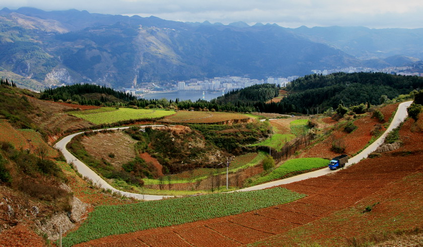 远处的山峰