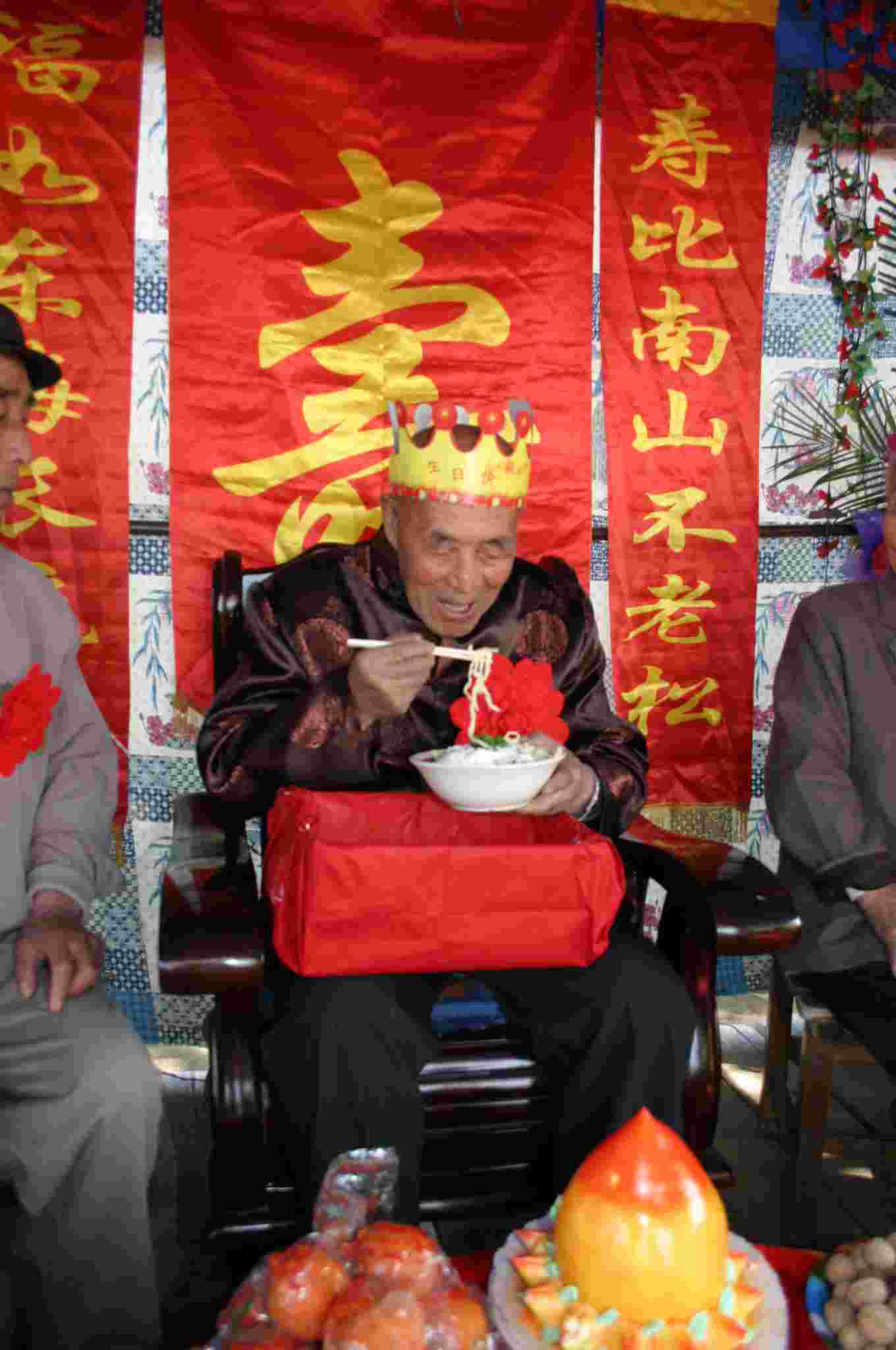 老太爷的百岁寿辰.