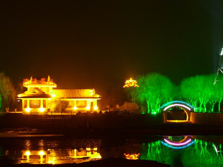 油城夜色春意浓